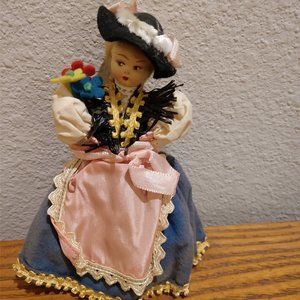 German? Swiss? Austrian? Regional doll